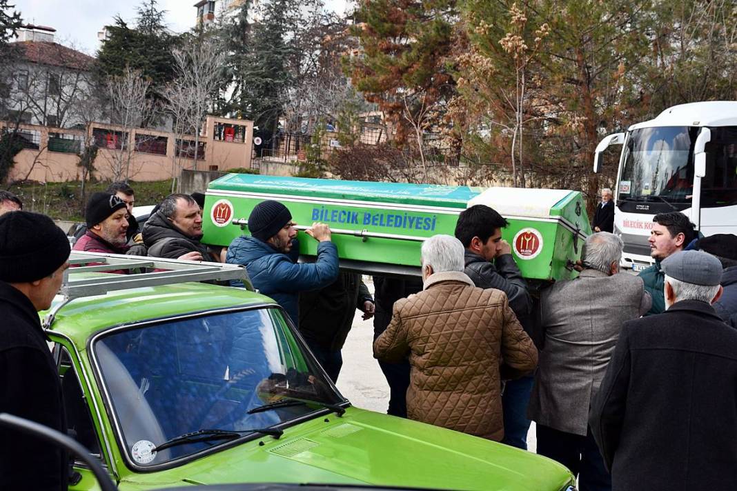 Ölen adamın cenazesini o arabanın üzerine koyup gezdirdiler! Meğer vasiyeti böyleymiş, yıllarca gözü gibi bakmış 6